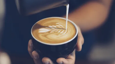 EssenundTrinken_CafeBistrot_Istockbild_Banner